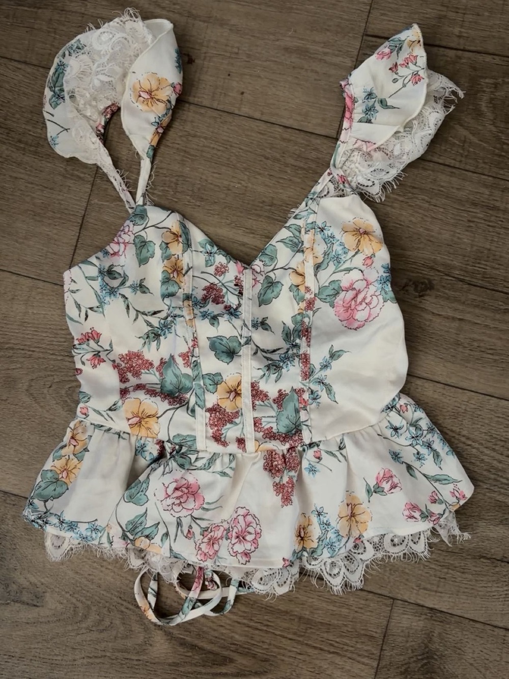 Willow & Root : Size XS :Floral Lace-Trim White Peplum Cami Top